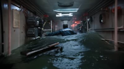潜艇沉没危机:水手生死救援紧急场景
