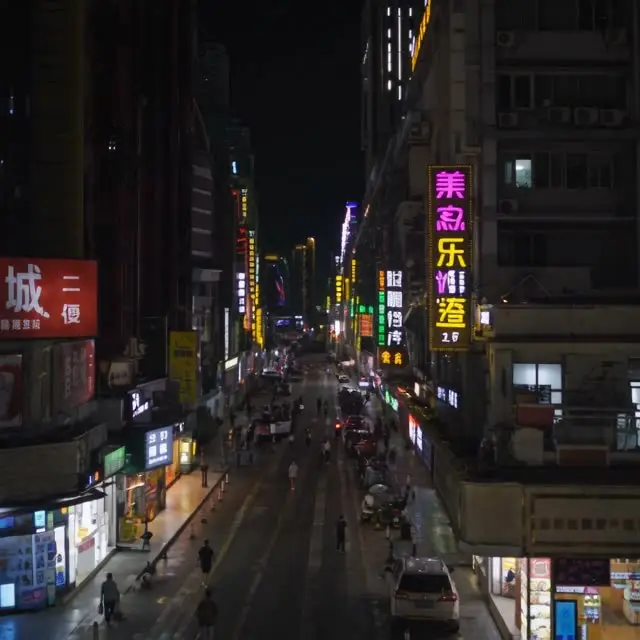 荒诞现实主义短片《续期》｜视频节点 2