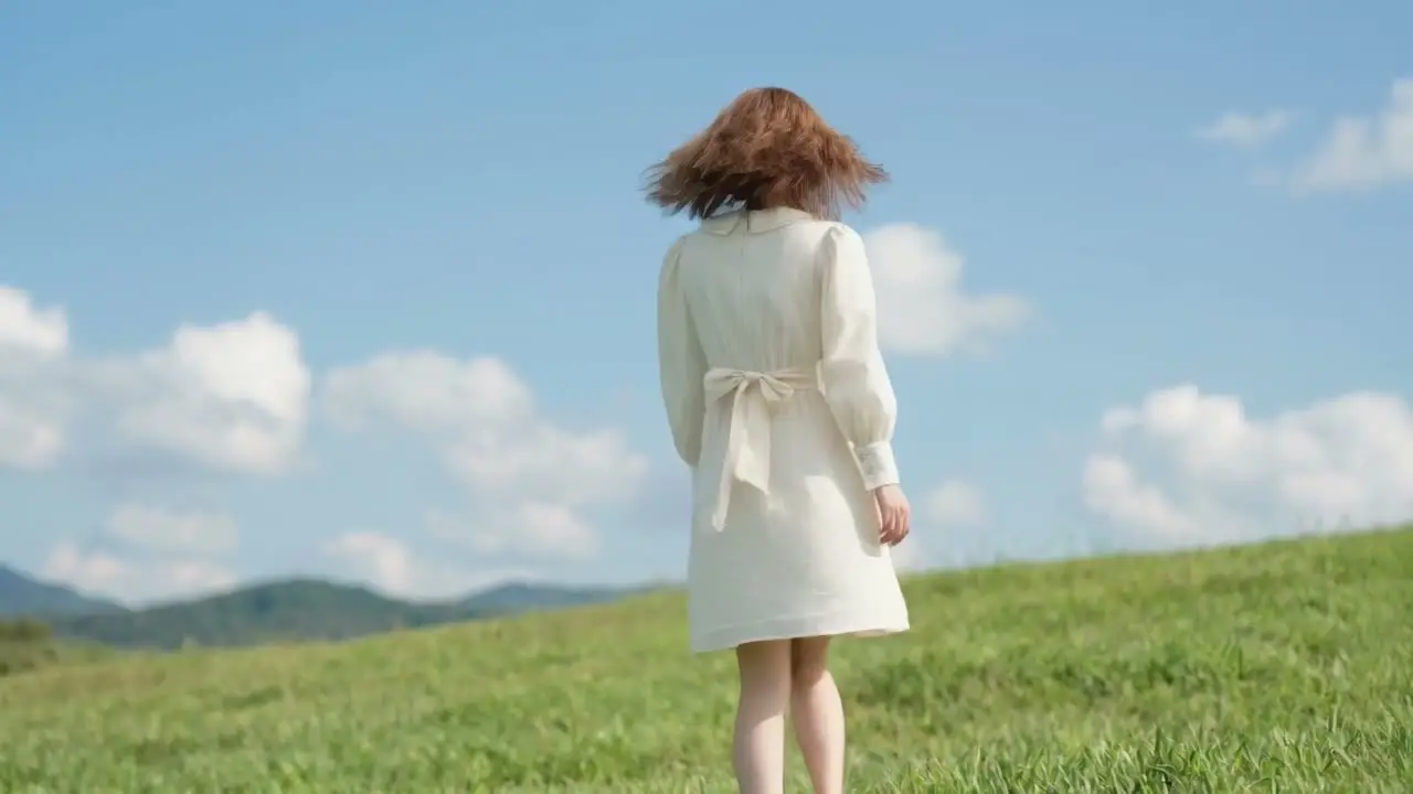春日氛围感森系女装电商广告MV｜视频节点 11