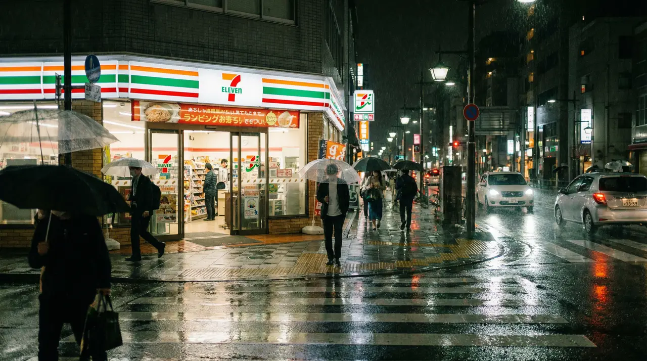 《3:00 AM 便利店》🍓复古像素风牛奶广告｜图片节点 3
