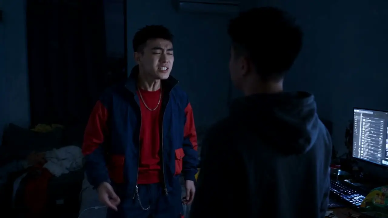 《光坤的雷霆大业》00后小伙拿父母的养老金去抽卡被发现！｜视频节点 10