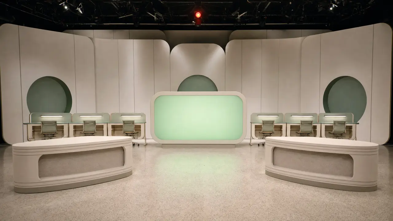 下蛋公鸡|场景-04 制造商仓库演播室 夜间 封闭新闻布景