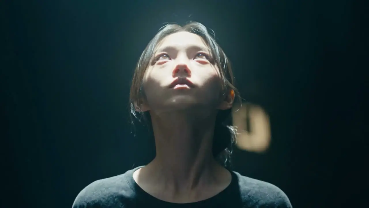 I Stand Alone (Official MV)｜MV段3a 冷光虛空Logo Verse2前半