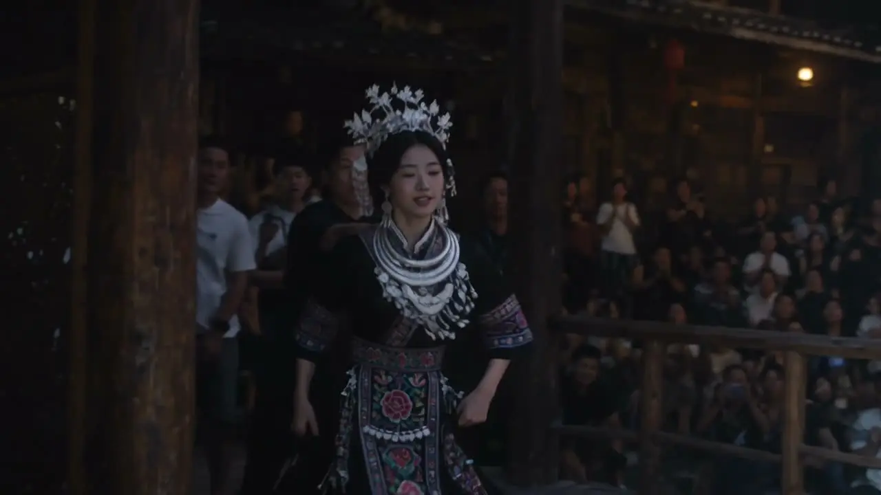 在凯里苗侗风情园寻找“白居易”｜S30·中景·小满台口倒计时321