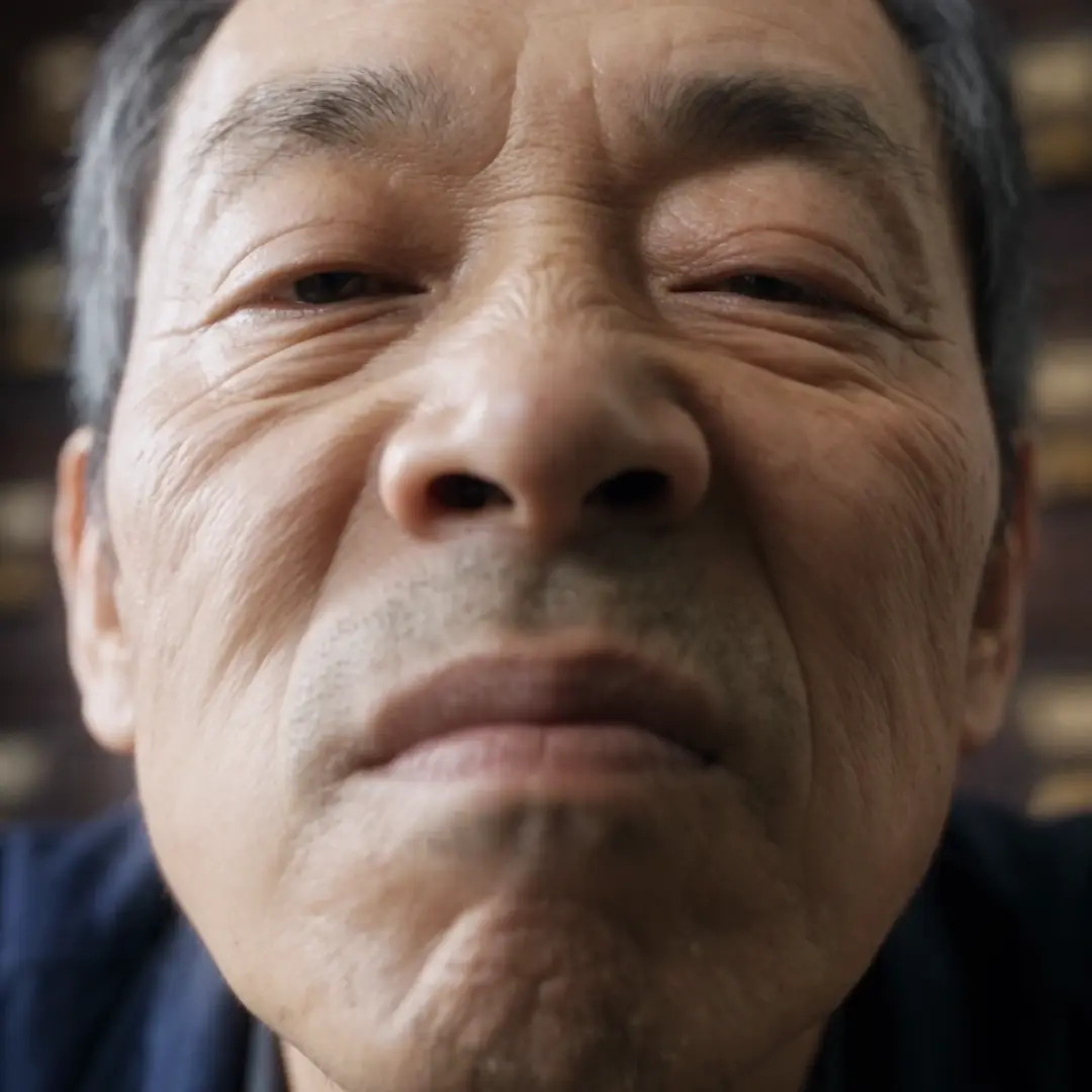 不 在 场